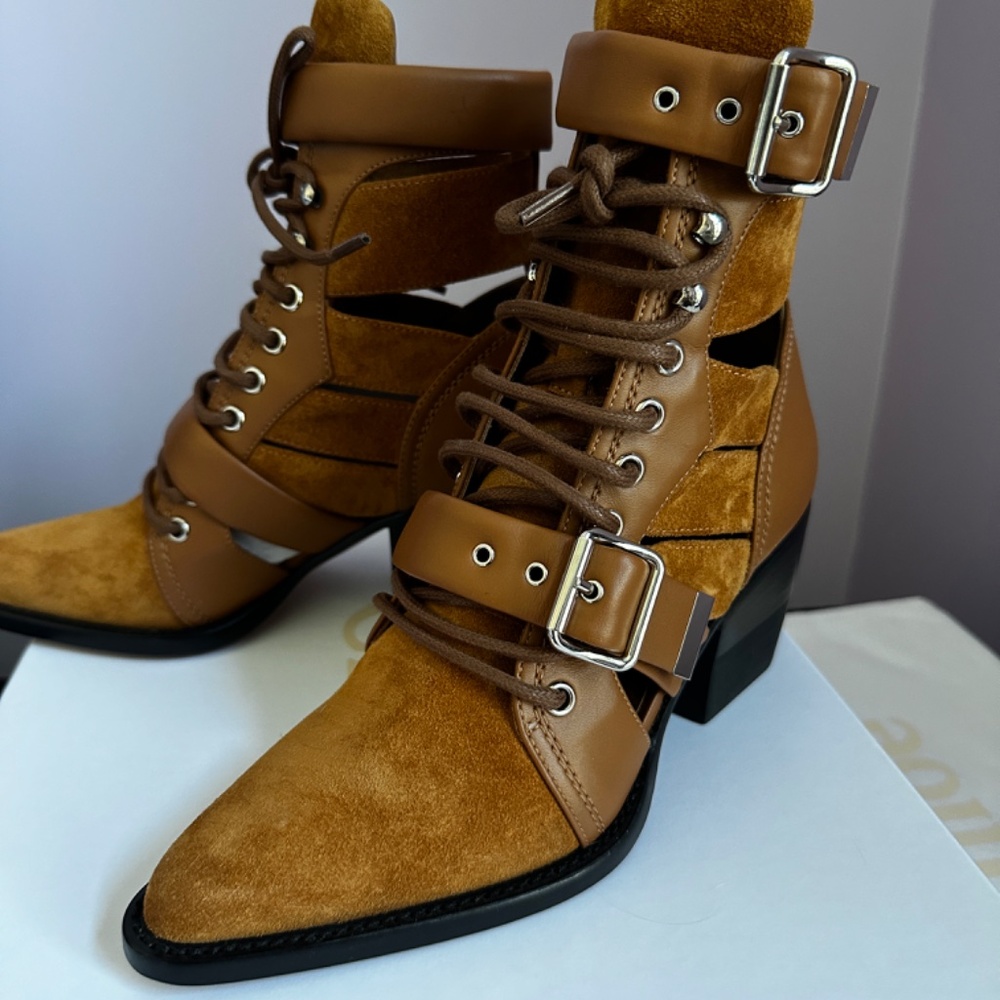✨Host Pick✨ Chloe Rylee Suede Ankle Booties - Picture 5 of 14